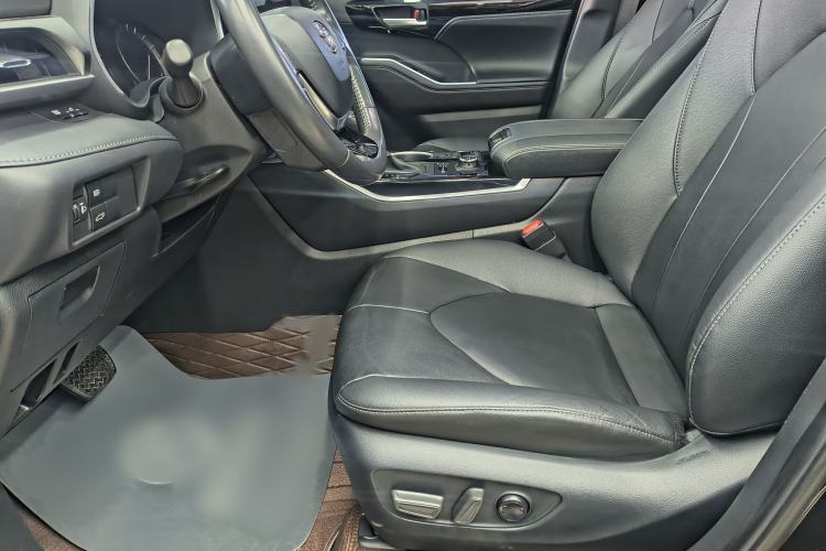 Used Toyota Highlander 2022 Dual-Engine 2.5L Four-Wheel Drive Prestige Version 7 Seats Interior 2