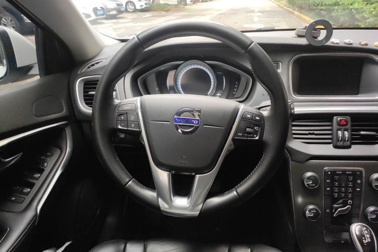 Used Volvo V40 2016 T3 Zhiyi Edition
