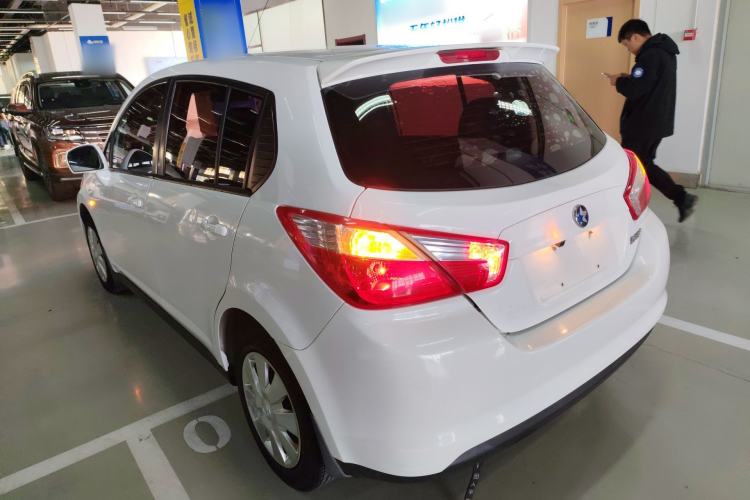 Used Venucia R50 2015 1.6L Manual Fashion Edition Exterior 2