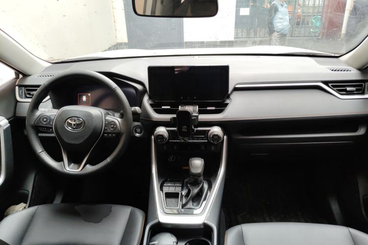 Used Toyota RAV4 2024 2.0L CVT Two-Wheel Drive Fashion Plus Edition Center Console