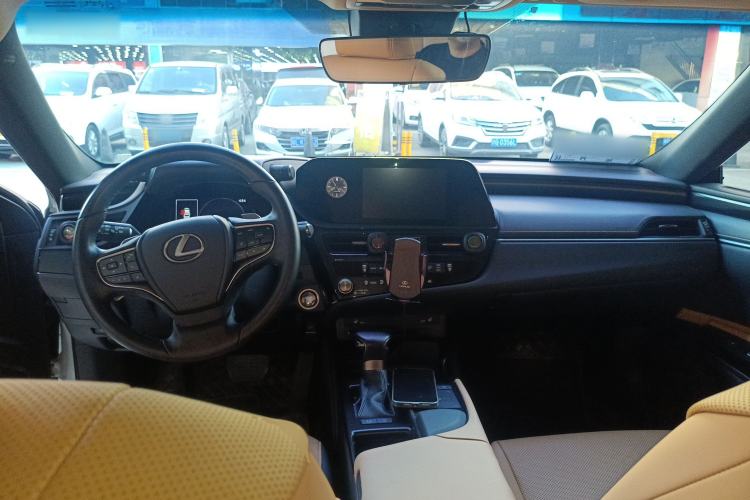 Used Lexus ES 2021 200 Excellence Edition
