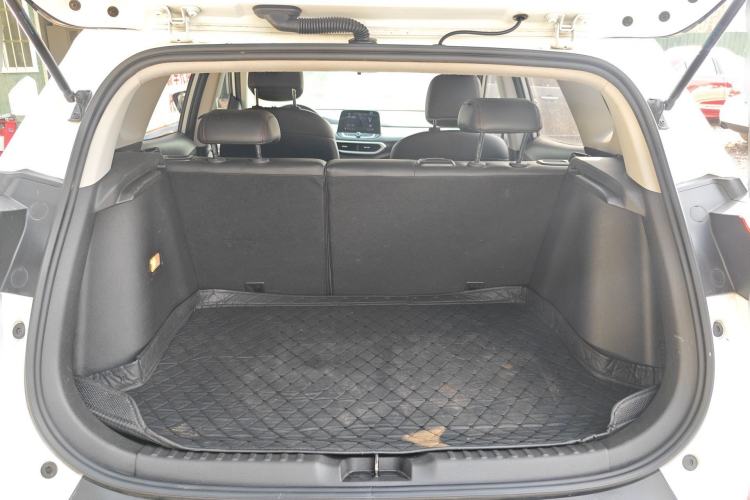 Used Chevrolet Trax 2019 Redline 325T Automatic Fun Edition China VI Standard Trunk