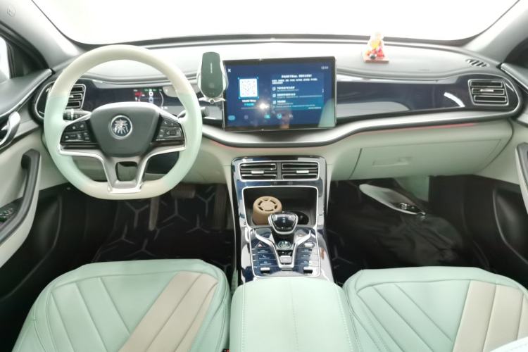 Used BYD Qin PLUS 2021 DM-i 120KM Flagship Model Center Console