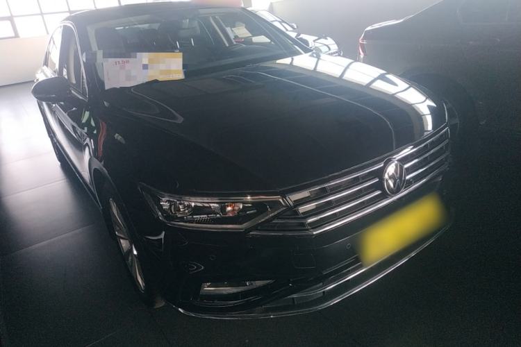 Used Volkswagen Magotan 2020 330TSI DSG Leading Model Front Right 45 Deg