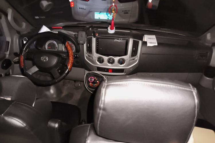 Used Dongfeng Yufeng 2018 2.5T Logistics Vehicle A100 Short Wheelbase Mid-Roof 5-9 Seater China V Standard ZD25 Center Console