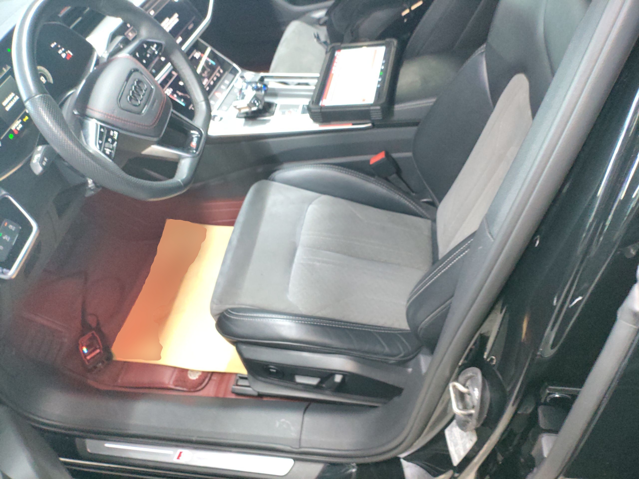 Переднее сиденье в автомобиле