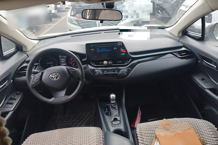 Used Toyota C-HR 2018 2.0L Elite Edition China V standard Center Console