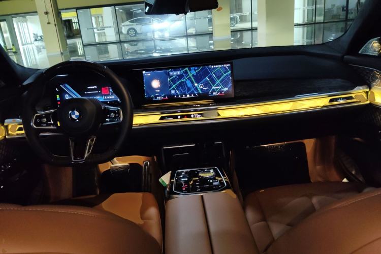 Used BMW 7 Series 2023 735Li M Sport Package Center Console