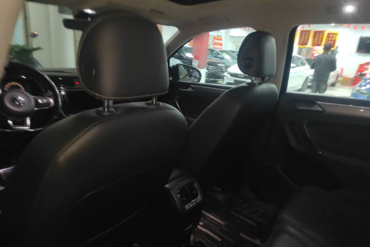 Used Volkswagen Tiguan L 2021 330TSI Automatic Two-Wheel Drive R-Line Enhanced Edition Headliner