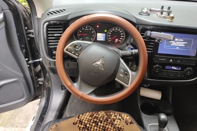 Used Mitsubishi Outlander 2016 2.0L Two-Wheel Drive Fashion Edition 5 Seats
