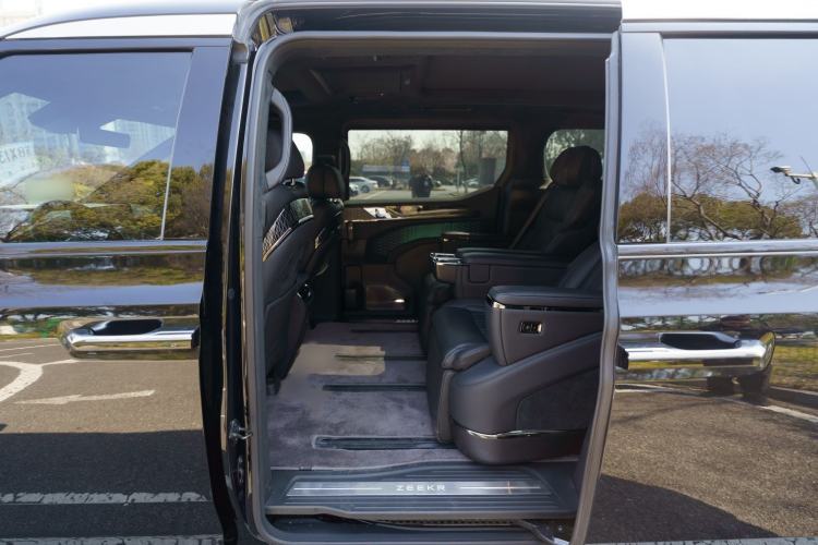 Used Zeekr 009 2022 Revised WE Version Interior 4