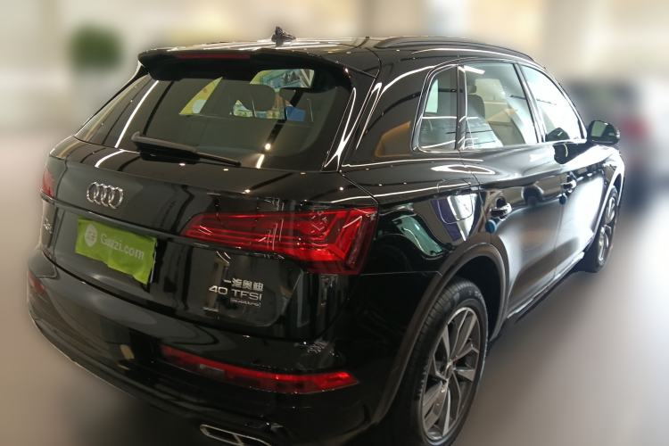 Used Audi Q5L 2023 40T Luxury Dynamic Model Rear Right 45 Deg