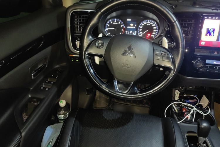 Used Mitsubishi Outlander 2016 2.4L 4x4 Elite Edition 7-Seater