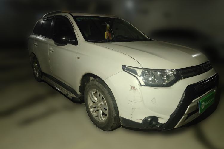 Used Mitsubishi Outlander 2013 2.0L Two-Wheel Drive Sport Navigation Version 5 Seats