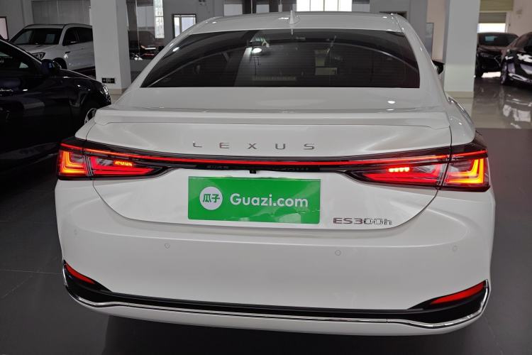 Used Lexus ES 2025 300h Deluxe Edition
