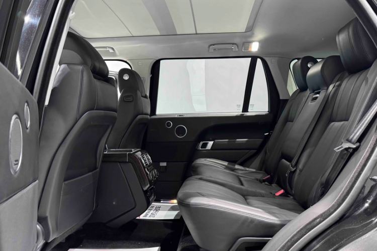 Used Land Rover Range 2017 3.0 SC V6 Vogue Extended Version Interior 7
