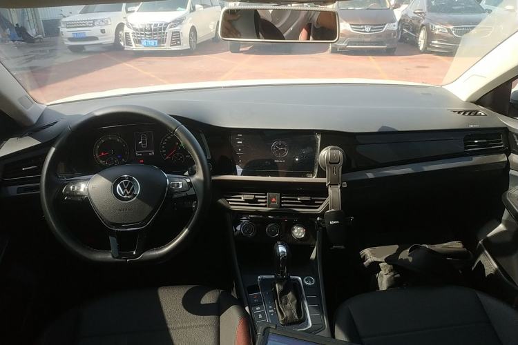 Used Volkswagen Bora 2021 1.5L Automatic Comfort Smart Connect Edition Center Console