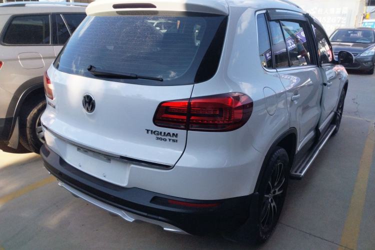 Used Volkswagen Tiguan 2016 300TSI Automatic All-Wheel Drive Luxury Edition Rear Right 45 Deg