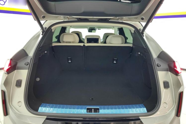 Used Lynk & Co 08 EM-P 2023 245km Ultra-Long Range Halo
