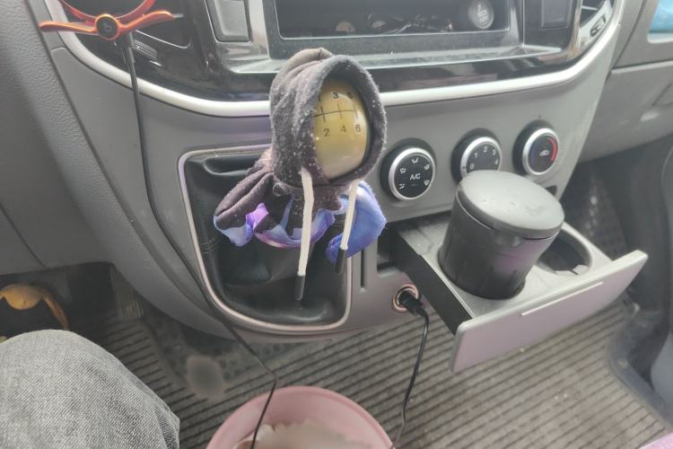 Used SAIC MAXUS Xintu V80 2018 2.5T 6-Speed Manual Aoyuntong Short Wheelbase Mid-Height 5-6 Seater Gear Lever