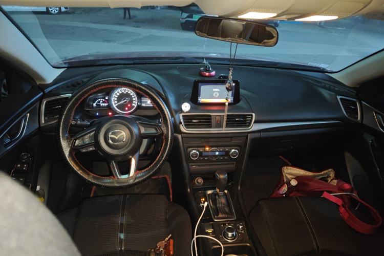 Used Mazda 3 Axela 2017 Sedan 1.5L Automatic Luxury Model Emission Standard China V
