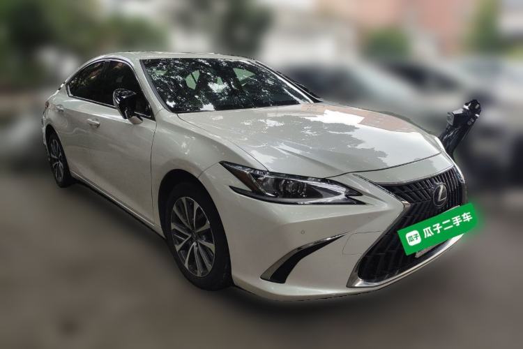 Used Lexus ES 2023 260 Excellence Edition Front Right 45 Deg