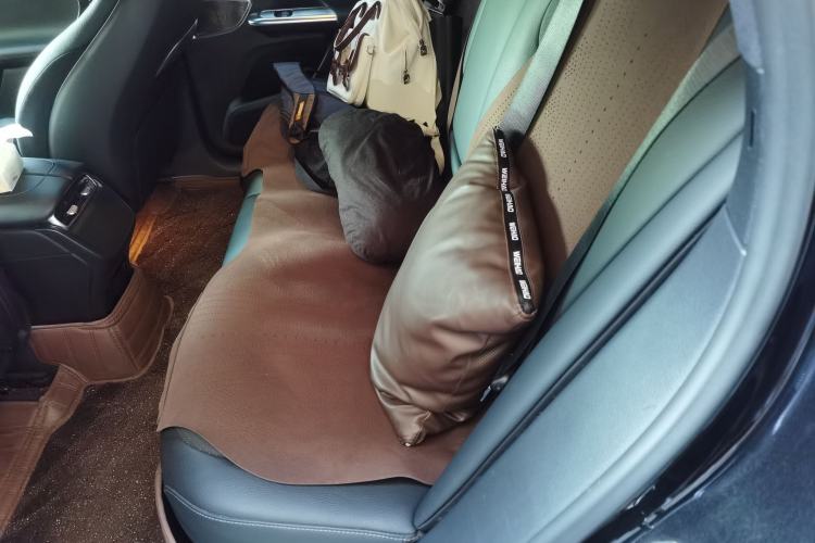 Used Mercedes-Benz EQE SUV 2023 500 4MATIC Special Edition Left Rear Seat