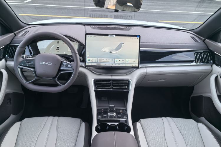 Used BYD Song PLUS New Energy 2025 EV Intelligent Driving Version 520km Premium Model Interior 3