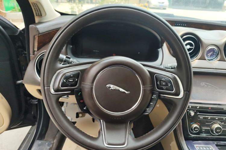 Used Jaguar XJ 2012 XJL 3.0 Panoramic Business Edition Steering Wheel