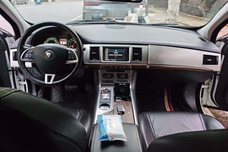 Used Jaguar XF 2015 XF 2.0T Prestige Edition Center Console