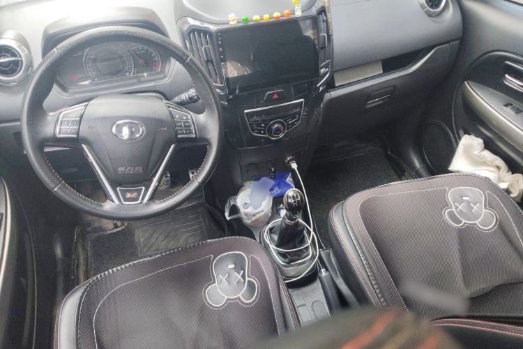 Used Great Wall M4 2014 1.5L Manual Comfort Model Center Console