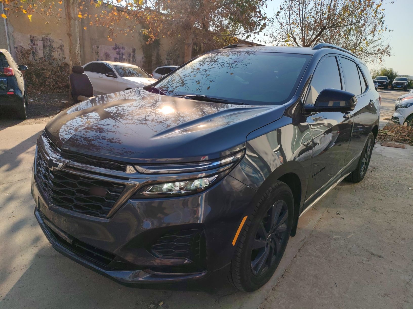 Под передней частью автомобиля