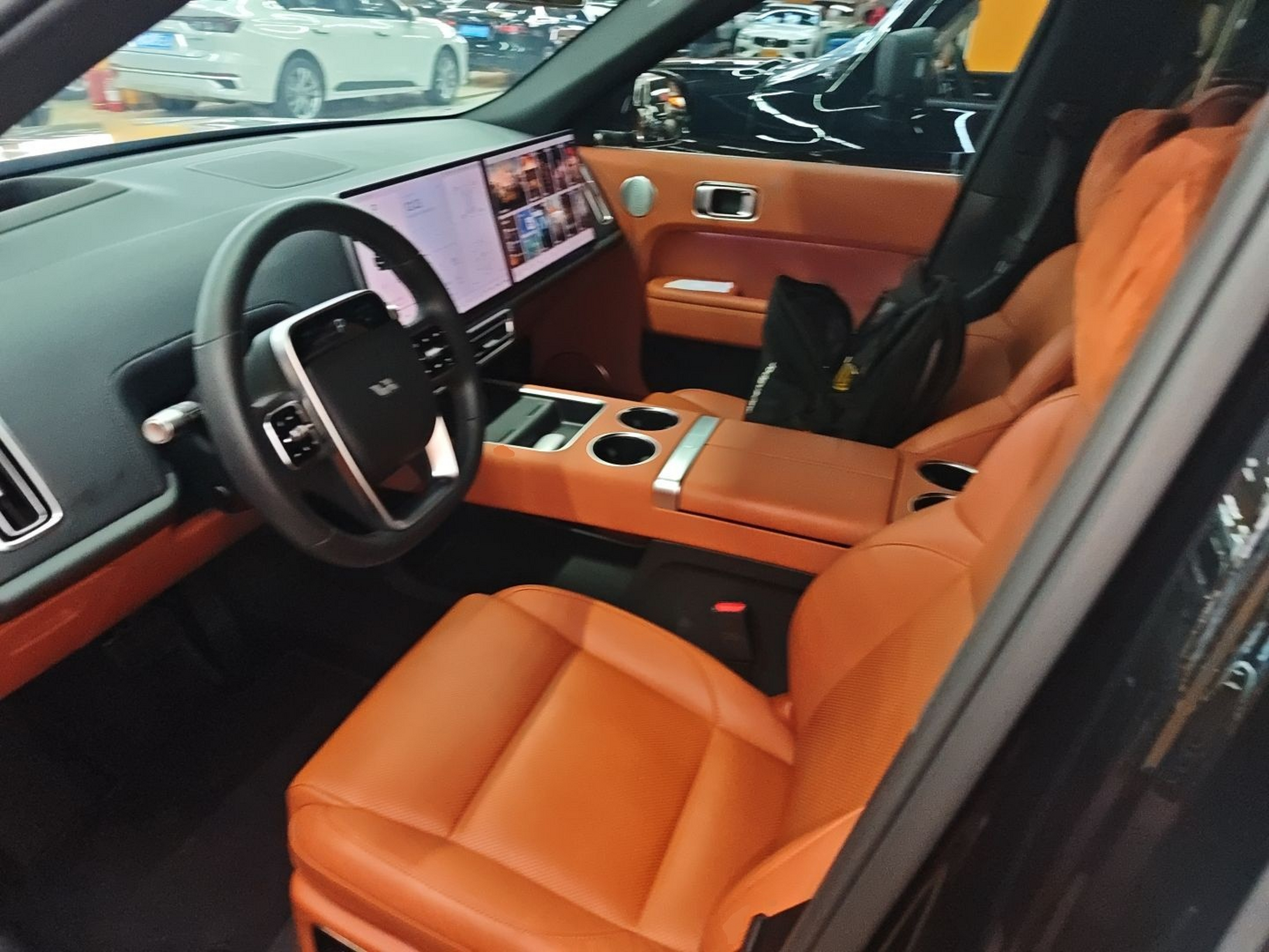 المقاعد الأمامية داخل السيارة