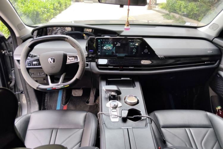 Used CHANGAN UNI-K 2024 2.0T Two-Wheel Drive YueShang Trim Center Console