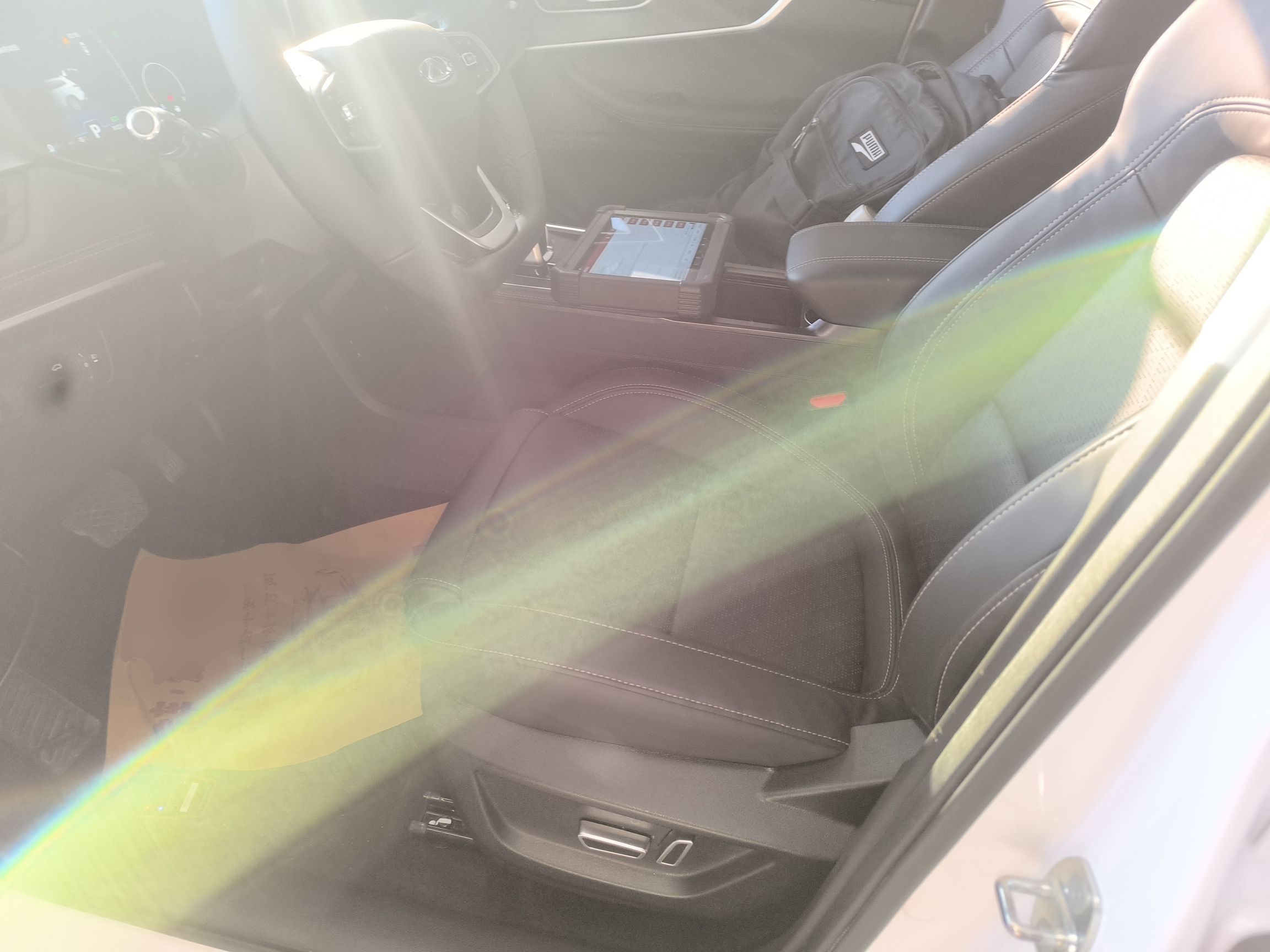 Переднее сиденье в автомобиле