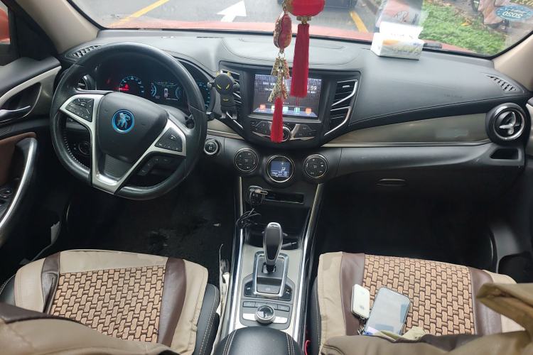 Used BYD Song New Energy 2017 Song DM 1.5TID All-Wheel Drive Prestige Model Center Console