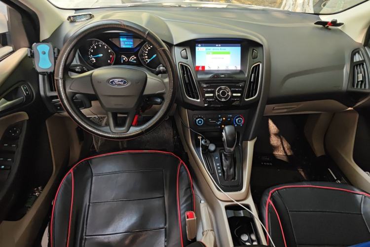 Used Ford Focus 2018 Sedan Classic 1.6L Automatic Comfort Plus Smart Drive Version Center Console