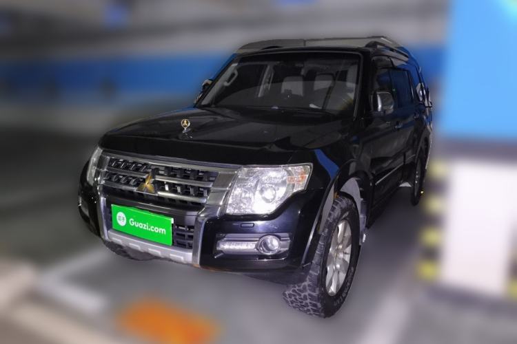 Used Mitsubishi Pajero Pajero 2018 Middle East spec, 3.0-liter gasoline, automatic transmission, 7 seats