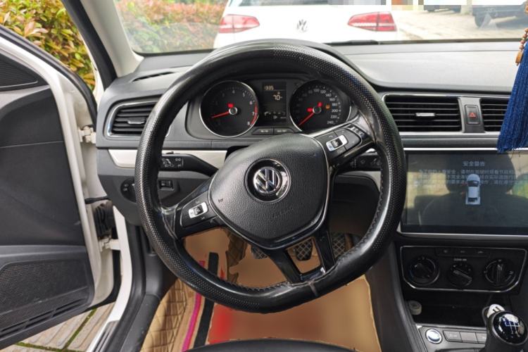 Used Volkswagen Lavida 2017 1.6L Manual Comfort Edition Steering Wheel