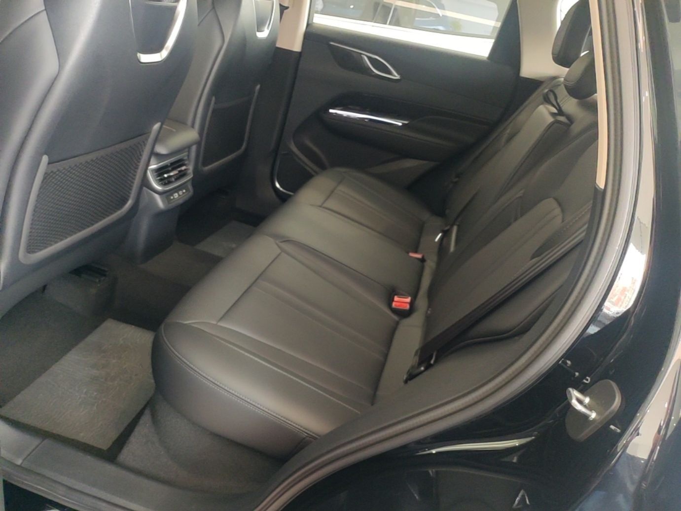 Hongqi HS3 PHEV 2025 Model 117km Jingwei Edition — снимка 20