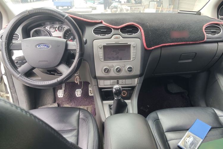 Used Ford Focus 2013 Hatchback Classic 1.8L Manual Base Model Center Console