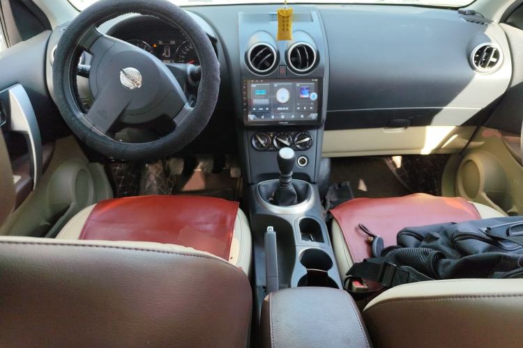 Used Nissan Qashqai 2012 2.0 XL Fire 6MT 2WD Center Console