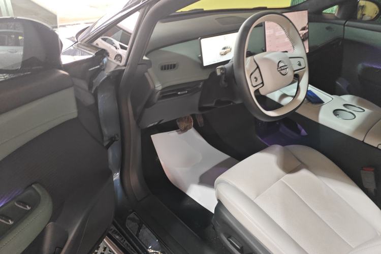 Used Nissan N7 2025 625 Max Driver Seat