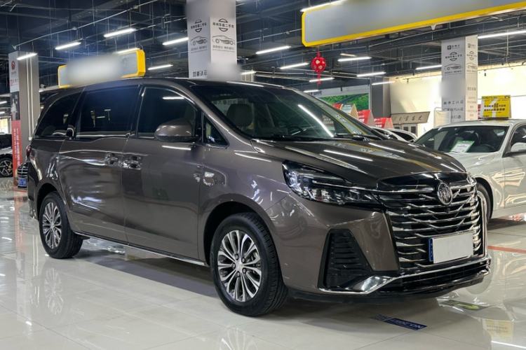 Used Buick GL8 2023 Land Executive Class Comfort Model