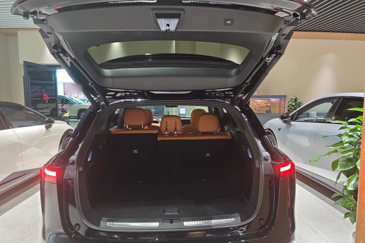 Used XPeng G9 2025 625 Long-Range Max Trunk