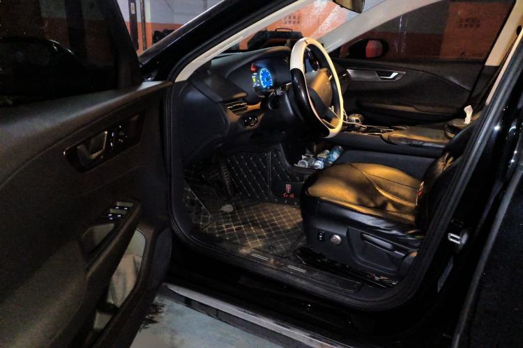 Used Hongqi E-QM5 2021 Online Booking Charging Basic Edition 5 Seats Driver Seat