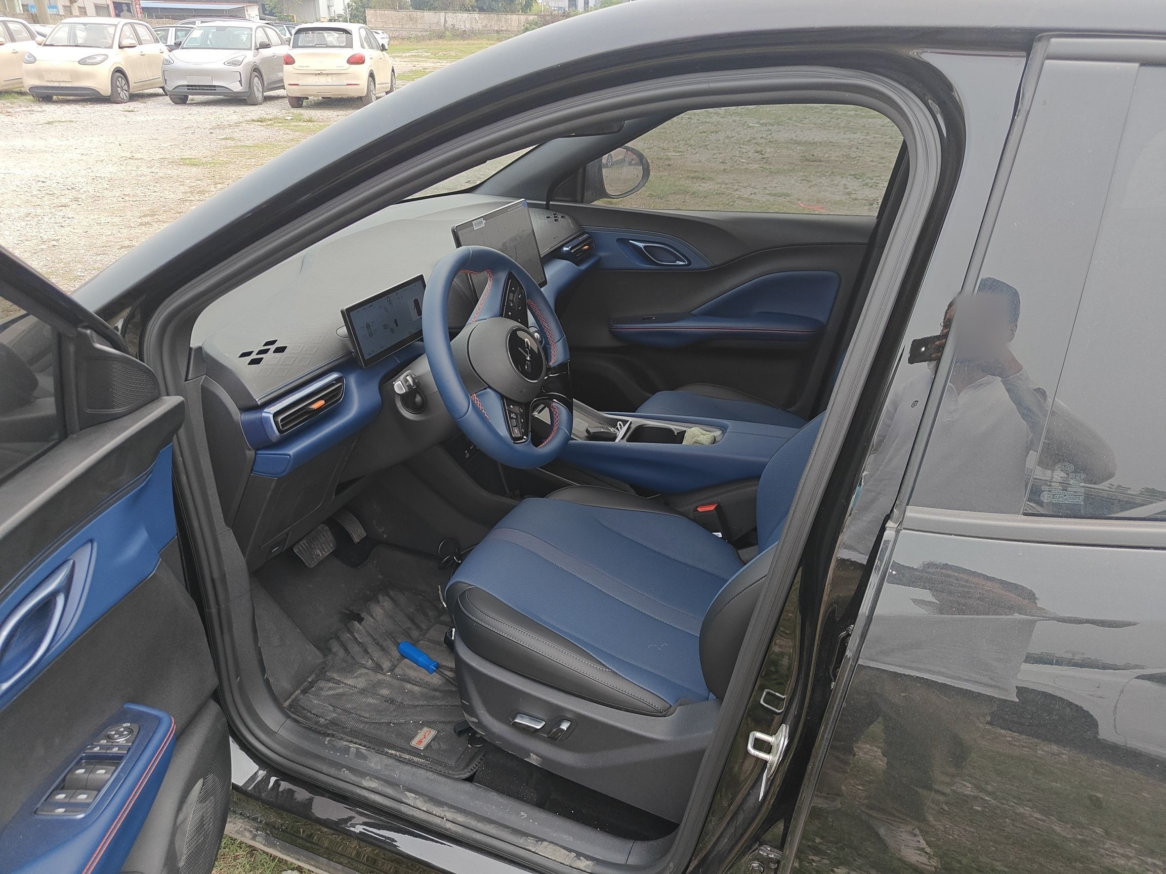 المقاعد الأمامية داخل السيارة