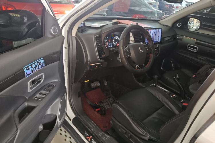 Used Mitsubishi Outlander 2016 2.4L 4x4 Luxury Edition 7-Seater
