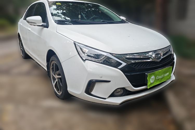 Used BYD Qin New Energy 2014 1.5T Flagship Model Front Right 45 Deg