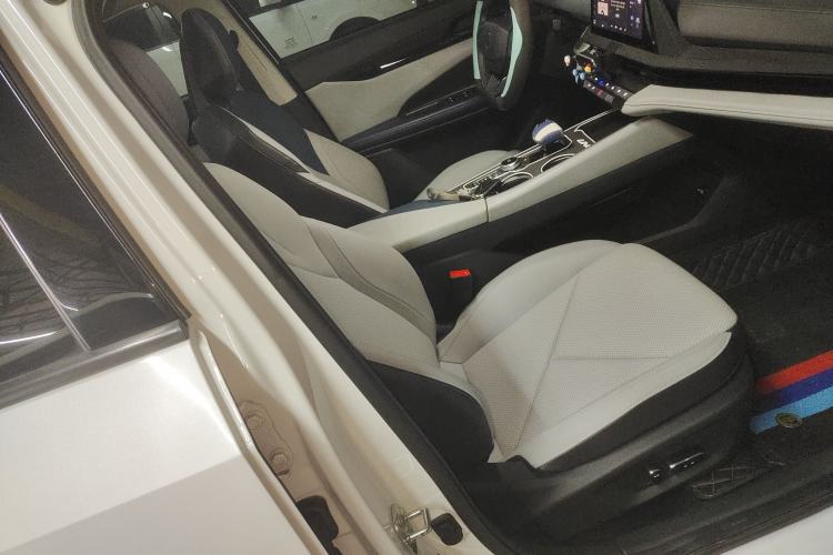 Used Changan UNI-V iDD 2023 ZhiDian iDD 1.5T 113km Smart & Fun Version